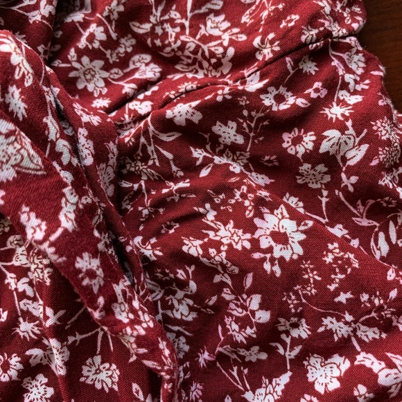 Red/white tie-shoulder front tie flowy top - Picture 4 of 4